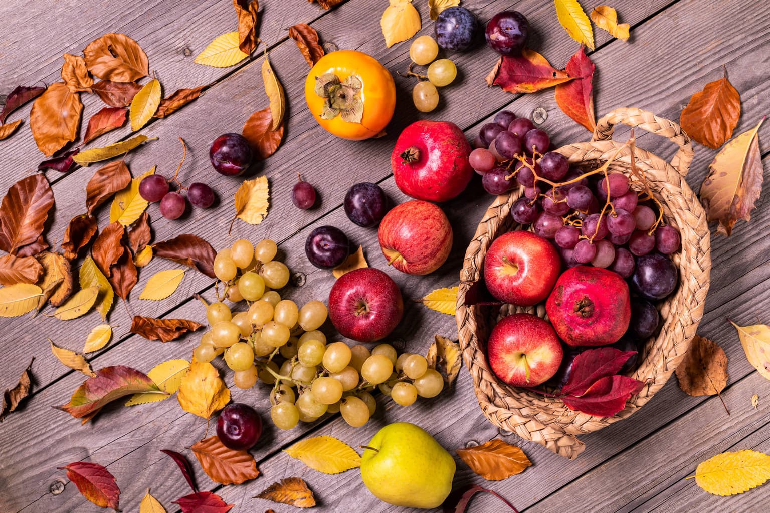 Cum să-ți menții sănătatea toamna: rolul vitaminelor, analizele recomandate și alimentația optimă