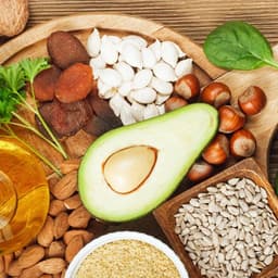 Vitamina E (tocoferolul): surse alimentare, rol, beneficii, doza recomandată