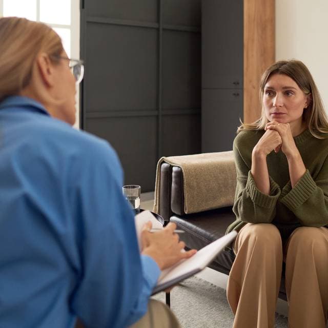 Tulburările de anxietate: tipuri, simptome, diagnostic, tratament și rolul stilului de viață