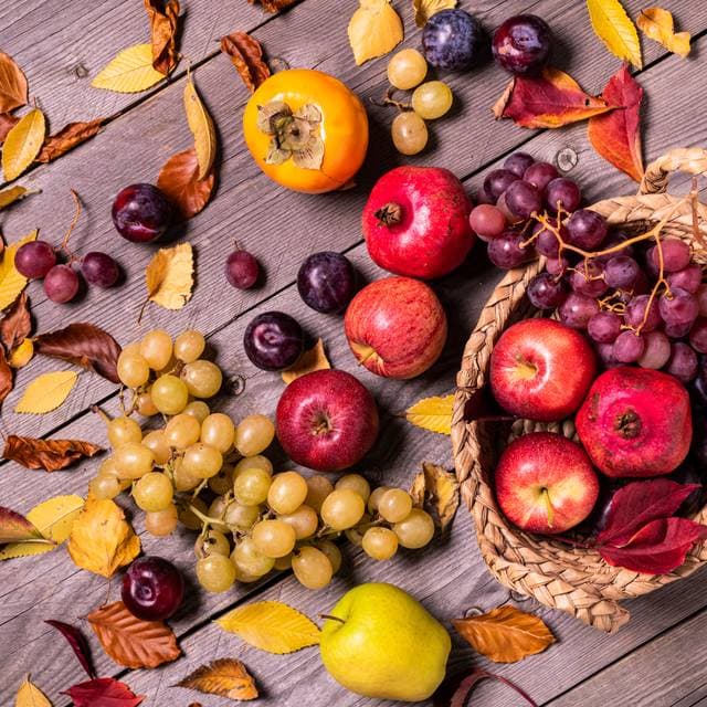 Cum să-ți menții sănătatea toamna: rolul vitaminelor, analizele recomandate și alimentația optimă