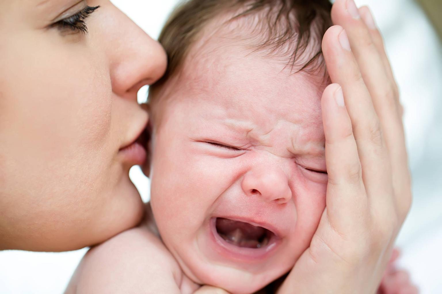 Ce putem face dacă bebelușul are colici?