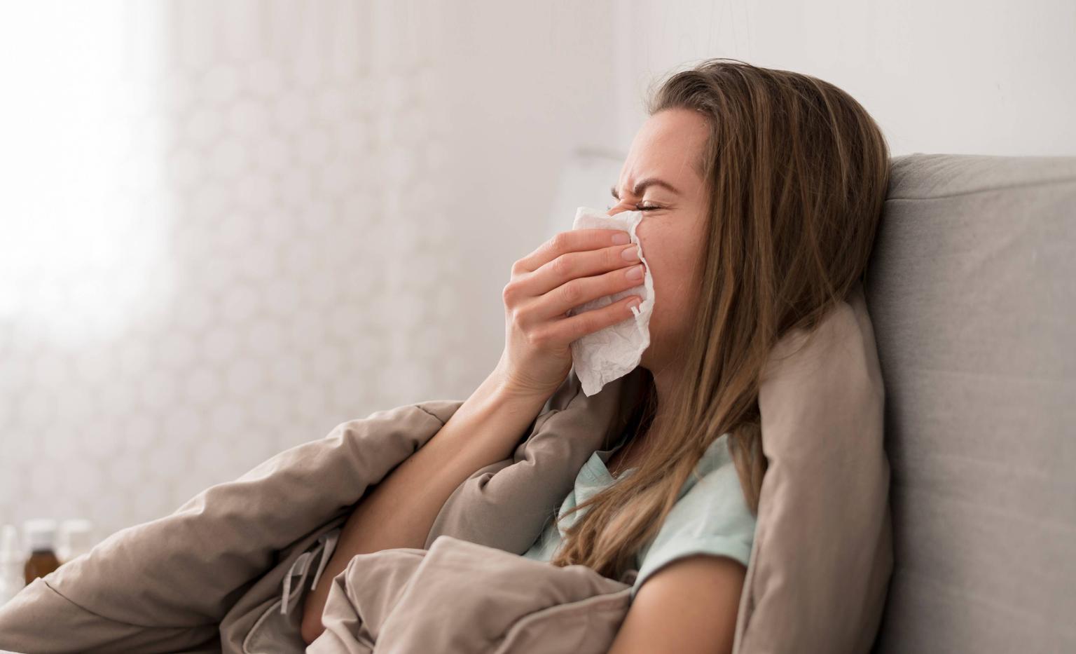 Diferența dintre raceală și gripă: Cauze, simptome, cum se transmit